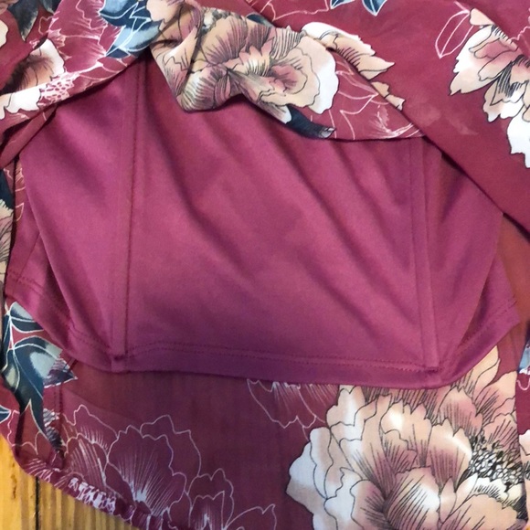 CHARLOTTE RUSSE FLOWLY OFF THE SHOULDER CROP TOP - Picture 4 of 5